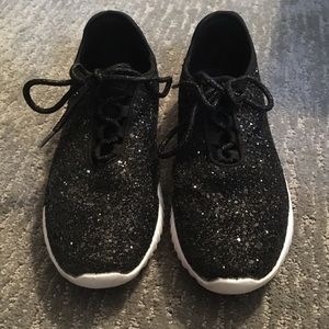 GUC sparkly black tennis shoes, size 6